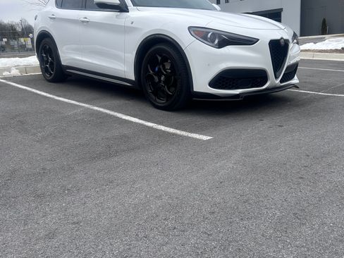 Used 2022 Alfa Romeo Stelvio Ti AWD/4WD image 4
