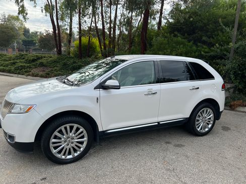 Used 2014 Lincoln MKX AWD w/ Equipment Group 101A image 6