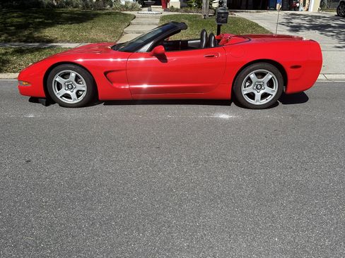 Used 1998 Chevrolet Corvette Convertible w/ Performance Handling Pkg image 13