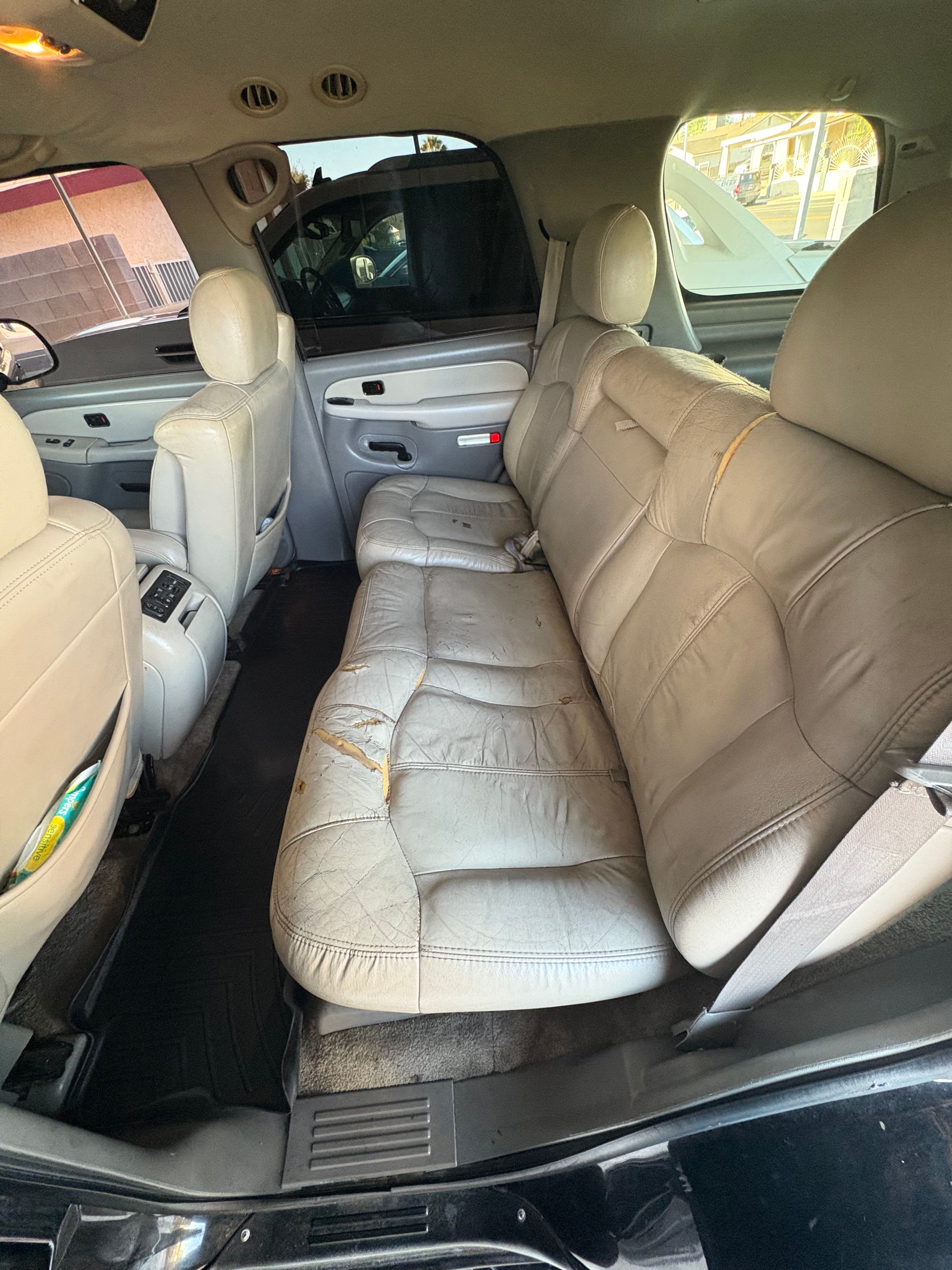 Used 2001 Chevrolet Tahoe LS w/ LS Preferred Equipment Group RWD image 8