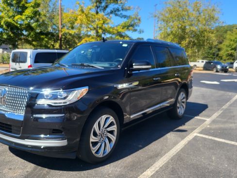 Used 2023 Lincoln Navigator Reserve image 6
