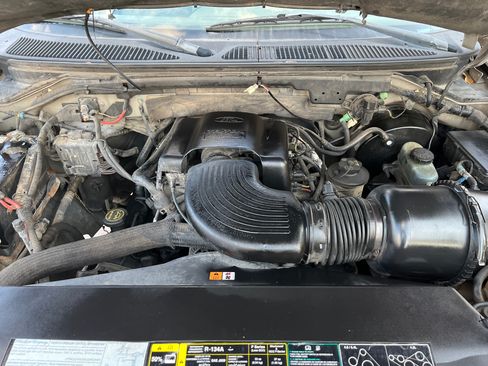 Used 2003 Ford F150 XLT image 4