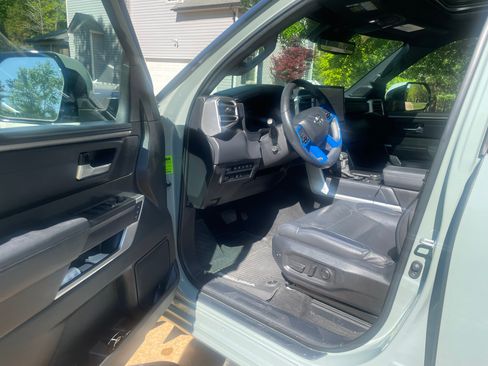 Used 2024 Toyota Sequoia Platinum image 9