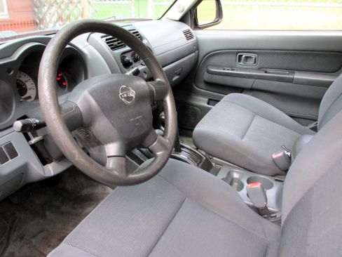 Used 2004 Nissan Frontier S/C AWD/4WD image 5