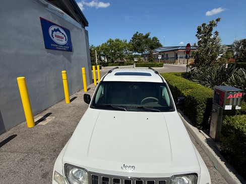 Used 2008 Jeep Liberty Limited w/ Premium Group II RWD image 6