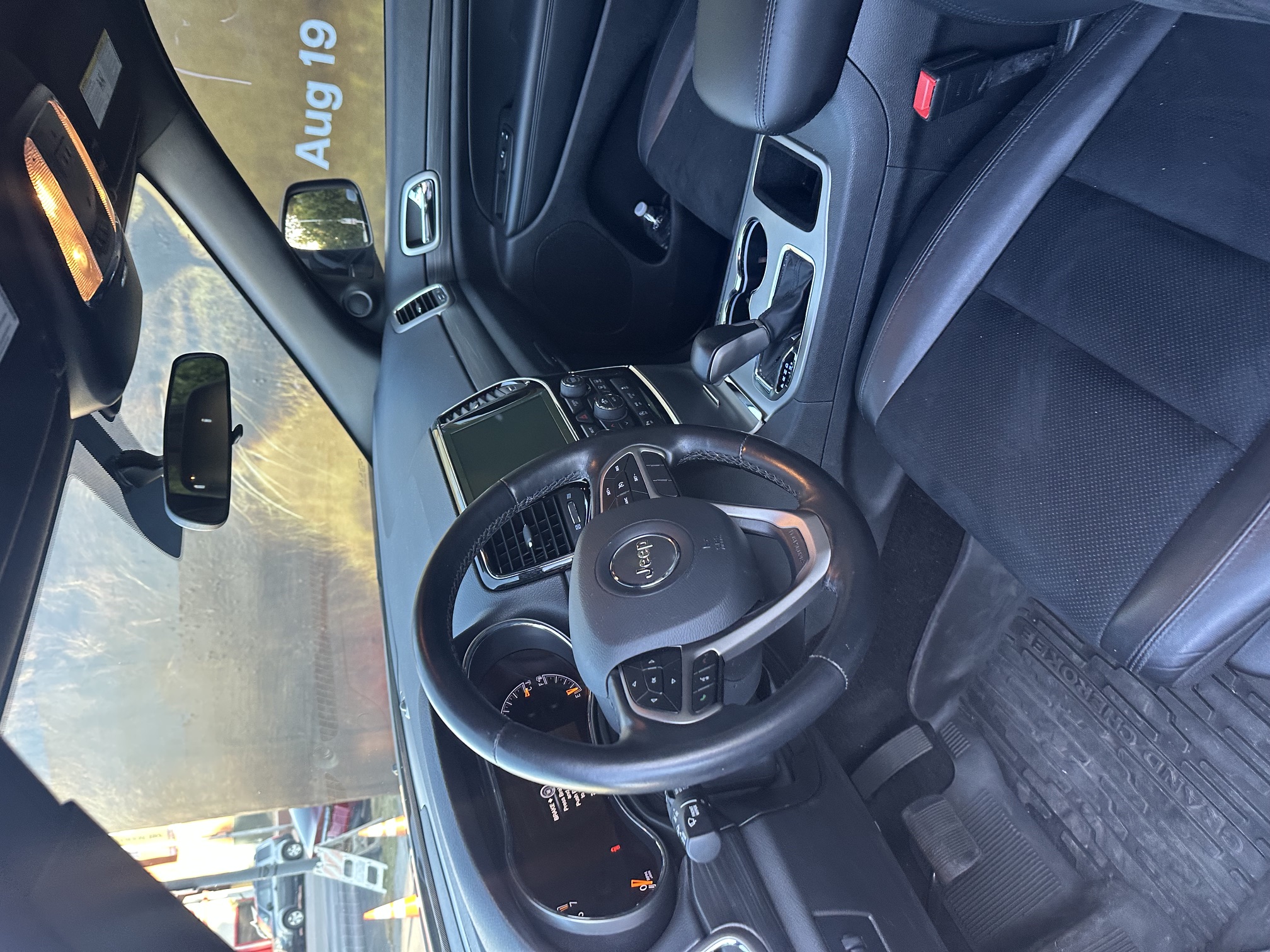Used 2021 Jeep Grand Cherokee Laredo X RWD image 10