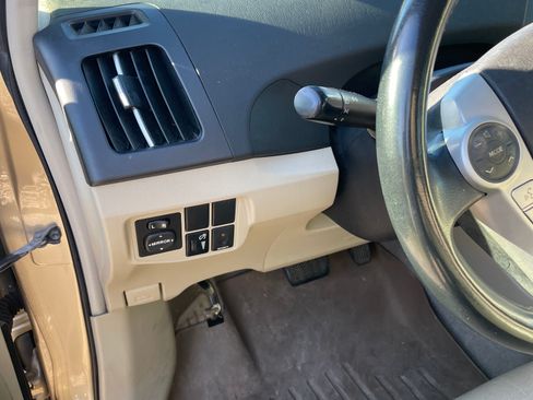 Used 2010 Toyota Prius Five image 11