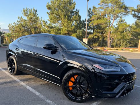 Used 2020 Lamborghini Urus AWD/4WD image 2