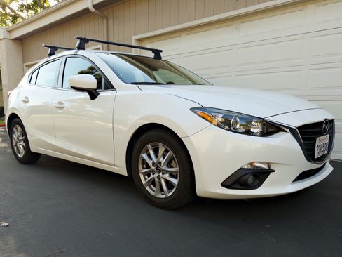Used 2016 MAZDA MAZDA3 i Touring w/ Popular Equipment Package FWD image 1