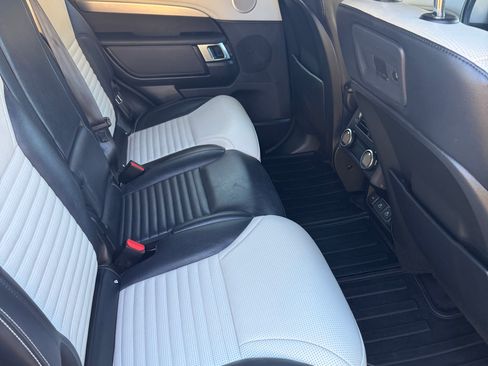 Used 2021 Land Rover Discovery S R-Dynamic image 11