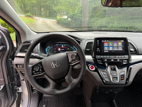 Used 2024 Honda Odyssey Touring image 9