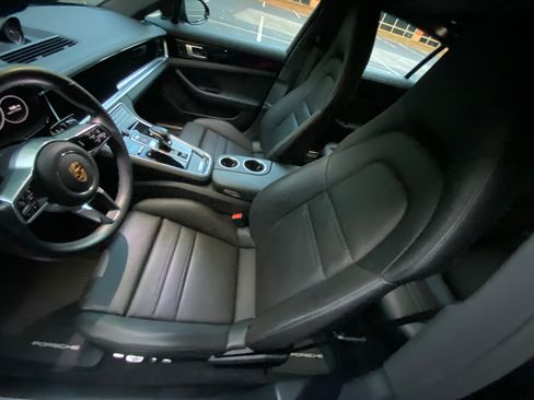 Used 2020 Porsche Panamera image 24