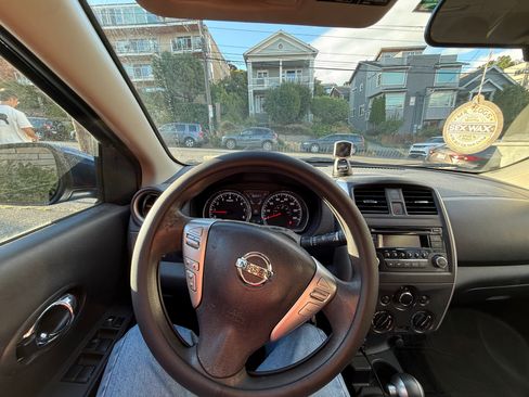 Used 2018 Nissan Versa SV FWD image 8