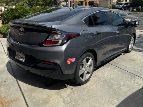 Used 2018 Chevrolet Volt LT FWD image 4