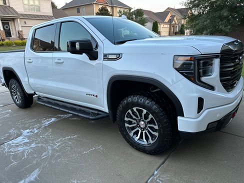 Used 2023 GMC Sierra 1500 AT4 w/ AT4 Premium Package AWD/4WD image 13