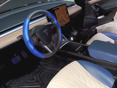 Used 2023 Tesla Model 3 Standard Range image 9