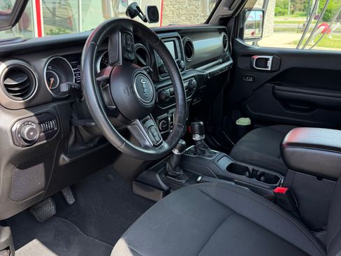 Used 2018 Jeep Wrangler Sport AWD/4WD image 15