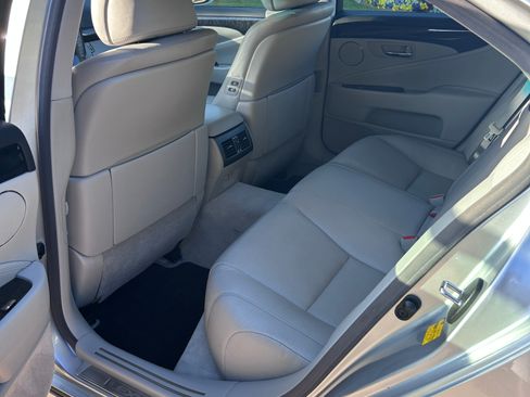 Used 2011 Lexus LS 460 w/ Comfort Pkg RWD image 13