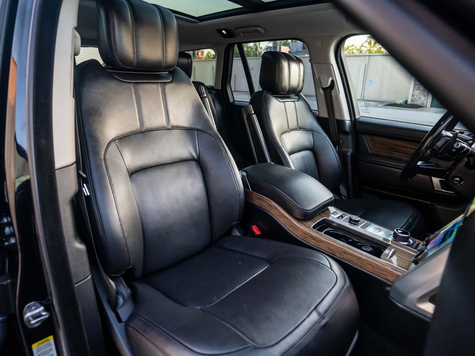 Used 2019 Land Rover Range Rover HSE AWD/4WD image 16