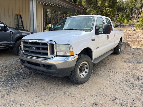 Used 2004 Ford F250 XLT image 2