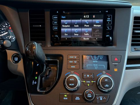 Used 2016 Toyota Sienna XLE Premium image 18