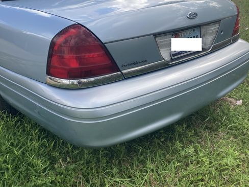 Used 2004 Ford Crown Victoria image 20