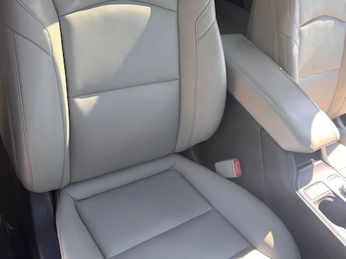 Used 2019 Cadillac XT4 Luxury w/ Cold Weather Package image 13