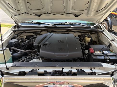 Used 2015 Toyota Tacoma PreRunner w/ TRD Off-Road Package RWD image 21