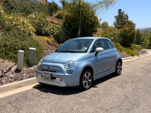 Used 2015 FIAT 500 e FWD image 1