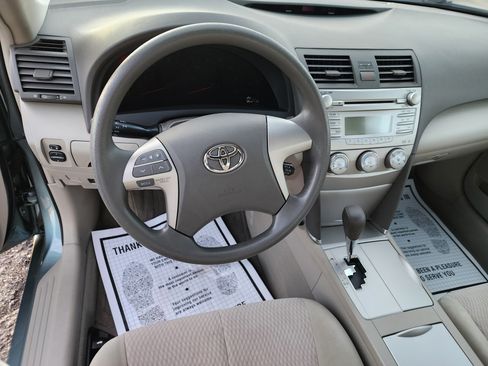 Used 2010 Toyota Camry LE image 14