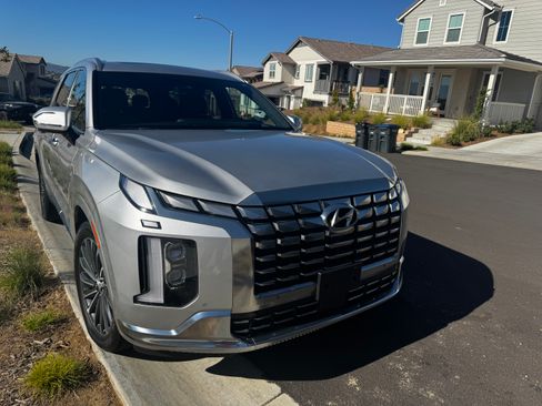 Used 2023 Hyundai Palisade Calligraphy w/ Winter Package image 2