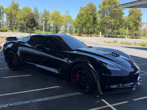 Used 2015 Chevrolet Corvette Z06 w/ 3LZ Preferred Equipment Group RWD image 4