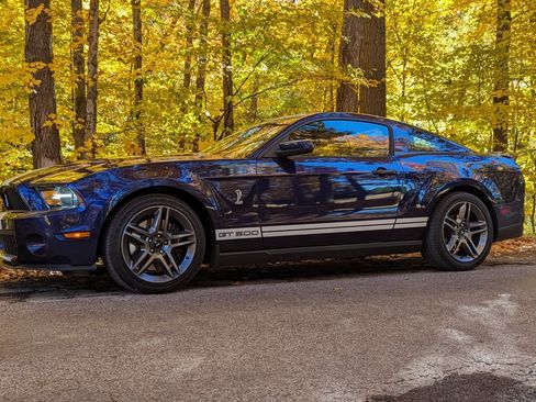 Used 2010 Ford Mustang Shelby GT500 image 2