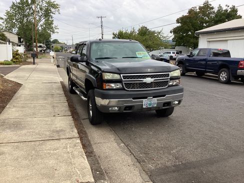 Used 2005 Chevrolet Silverado 2500 LT w/ Heavy-Duty Power Package image 13