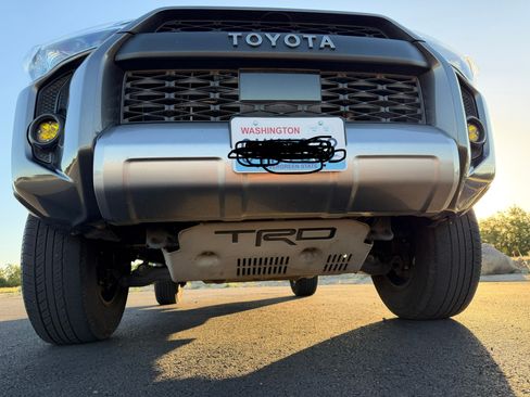 Used 2020 Toyota 4Runner TRD Off-Road Premium w/ Moonroof Package AWD/4WD image 11