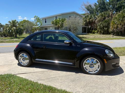 Used 2013 Volkswagen Beetle 2.5 Fender FWD image 2