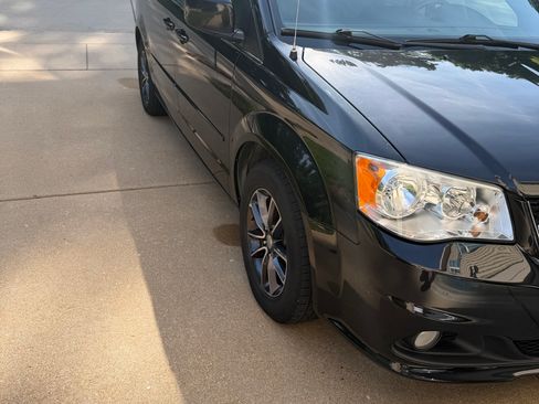 Used 2017 Dodge Grand Caravan SXT FWD image 5