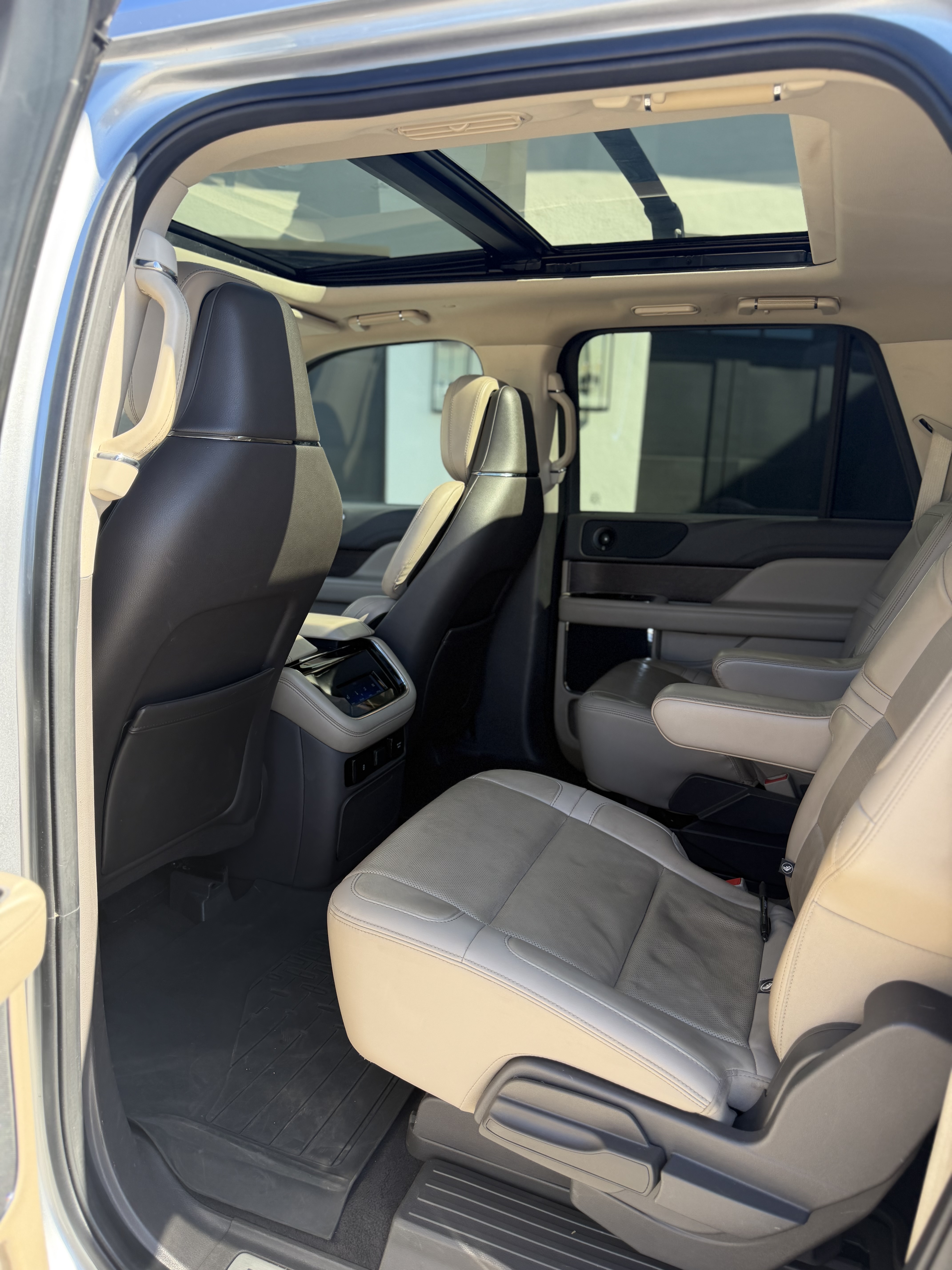 Used 2023 Lincoln Navigator L Reserve AWD/4WD image 13
