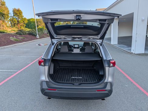 Used 2021 Toyota RAV4 XLE image 13