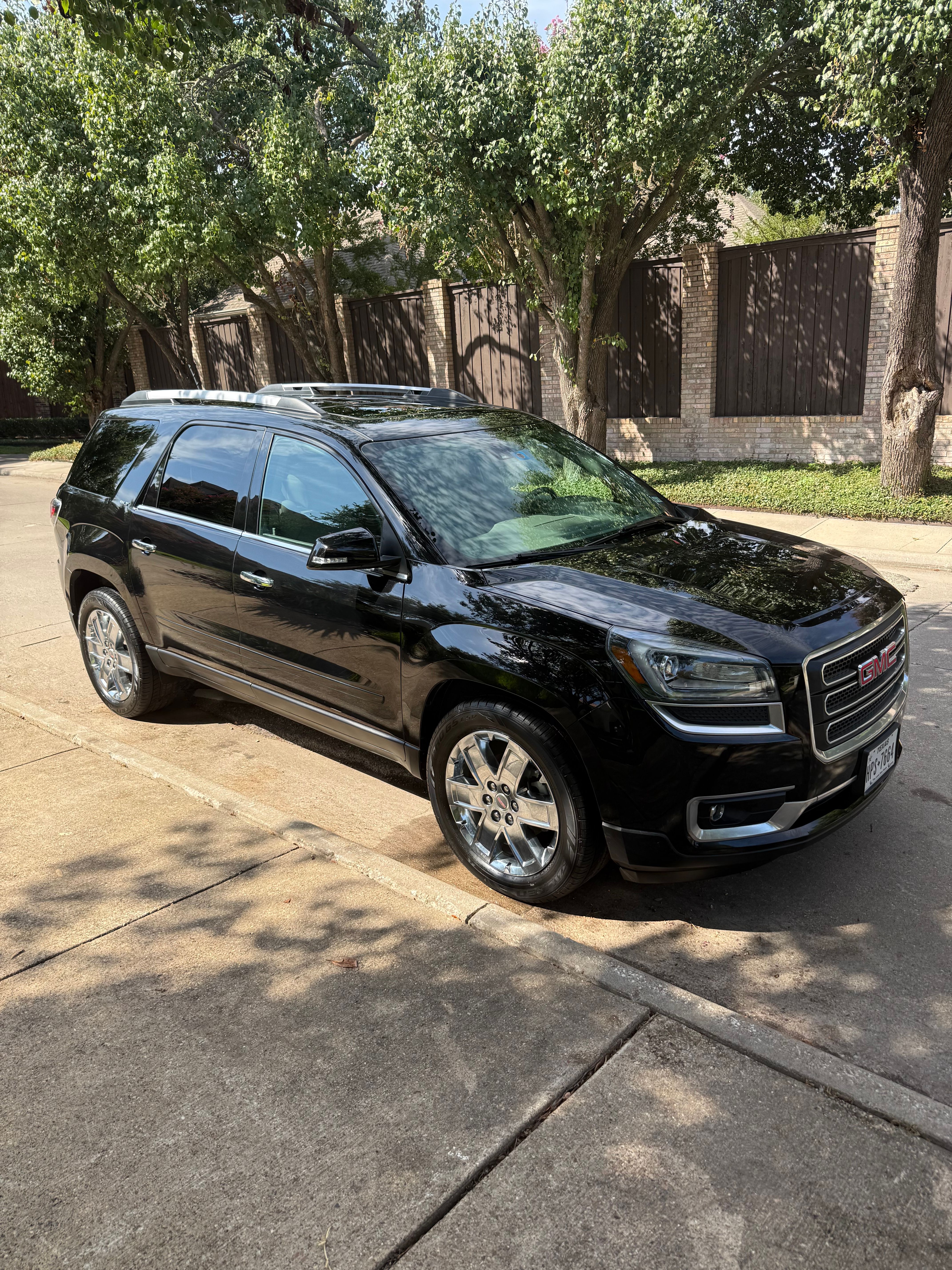 Used 2017 GMC Acadia Limited SLT FWD image 2