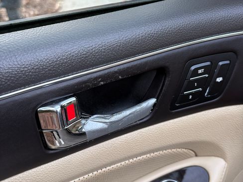 Used 2010 Hyundai Genesis 4.6 image 6