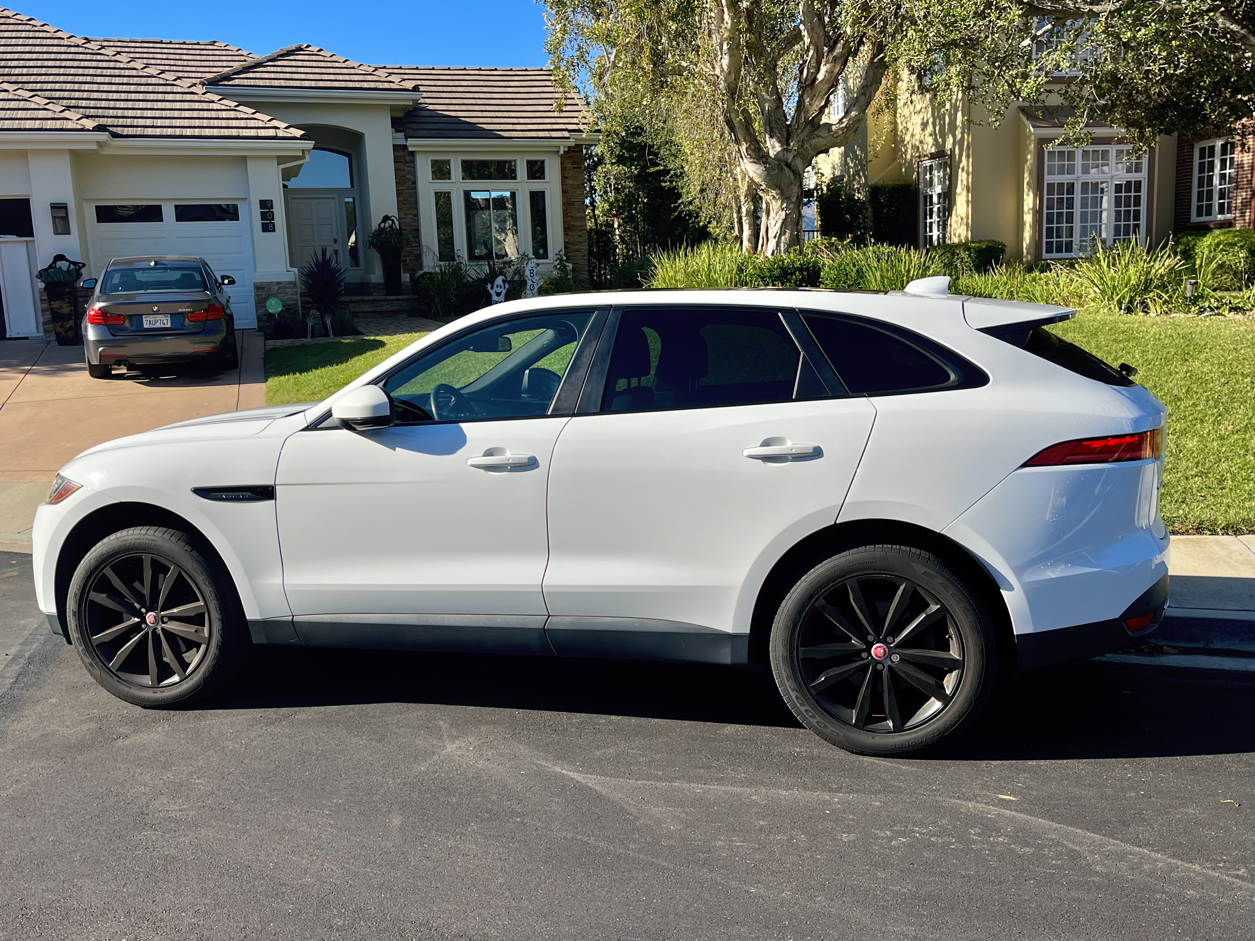 Used 2017 Jaguar F-PACE Prestige AWD/4WD image 1