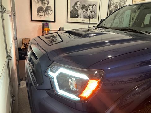 Used 2014 Toyota Tacoma PreRunner image 32