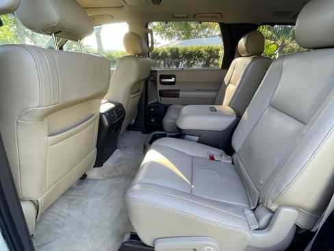 Used 2010 Toyota Sequoia Platinum image 13