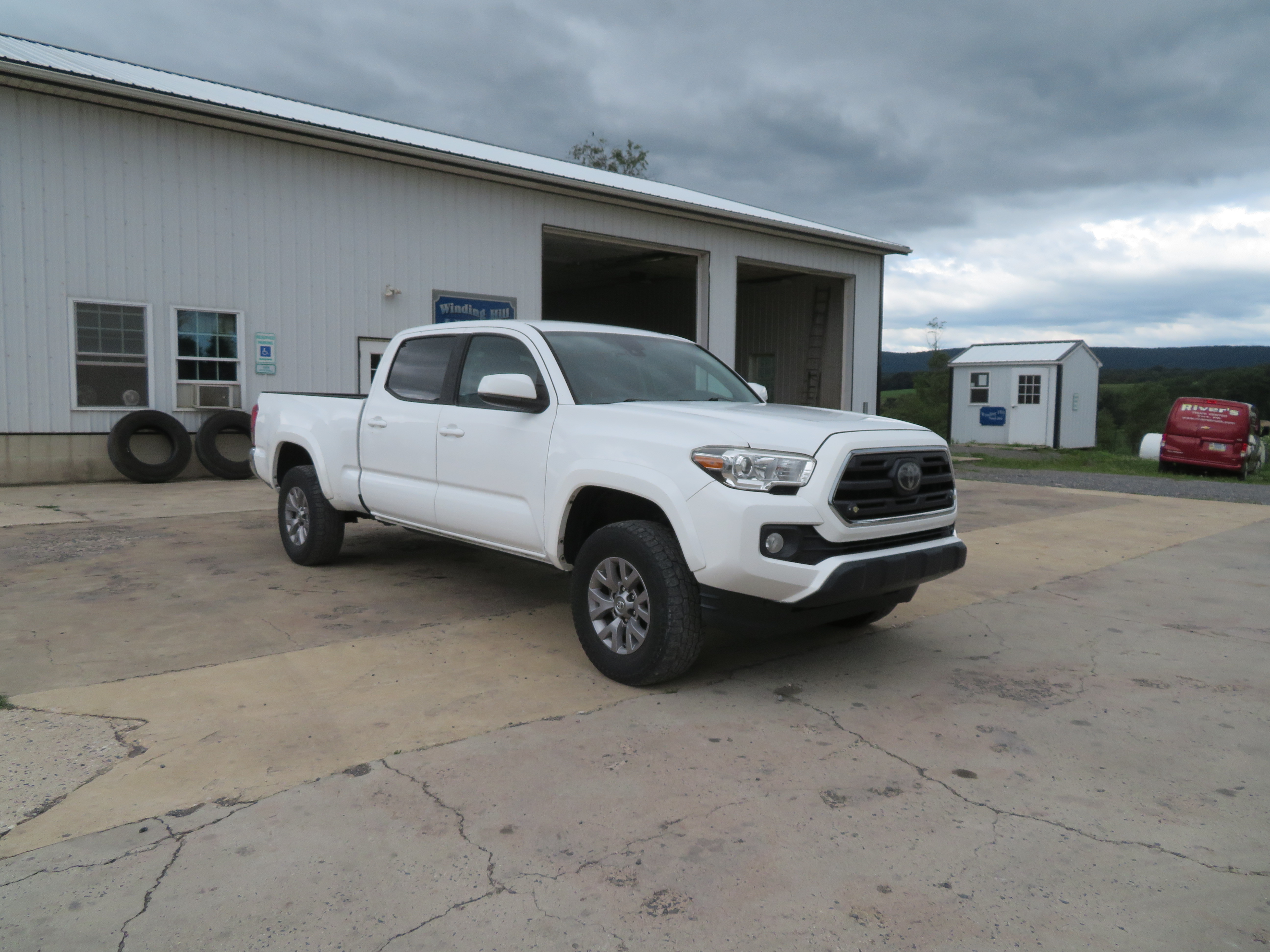 Used 2019 Toyota Tacoma SR5 AWD/4WD image 1