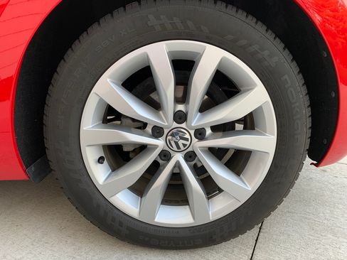 Used 2013 Volkswagen Beetle TDI FWD image 18