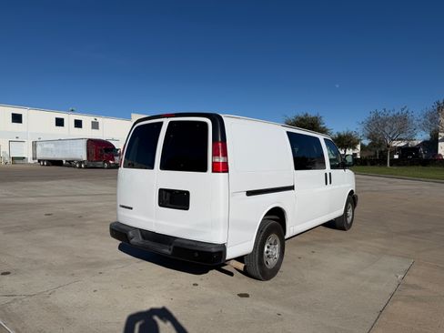 Used 2017 Chevrolet Express 2500 image 6