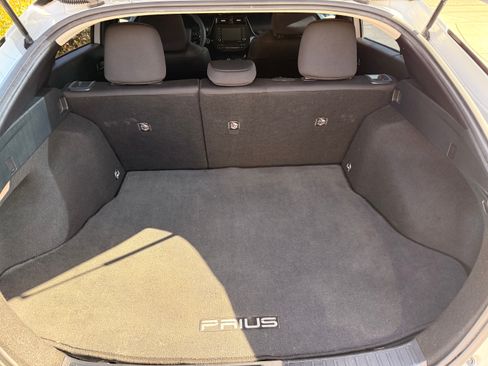 Used 2021 Toyota Prius LE w/ Carpet Mat Package (TMS) image 10
