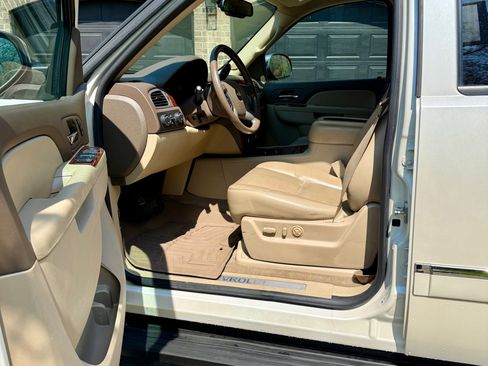 Used 2012 Chevrolet Suburban LTZ AWD/4WD image 11
