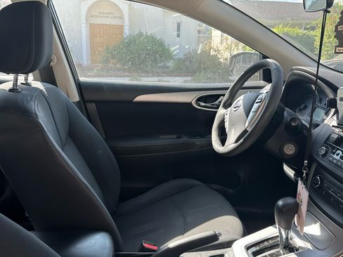 Used 2015 Nissan Sentra S image 9